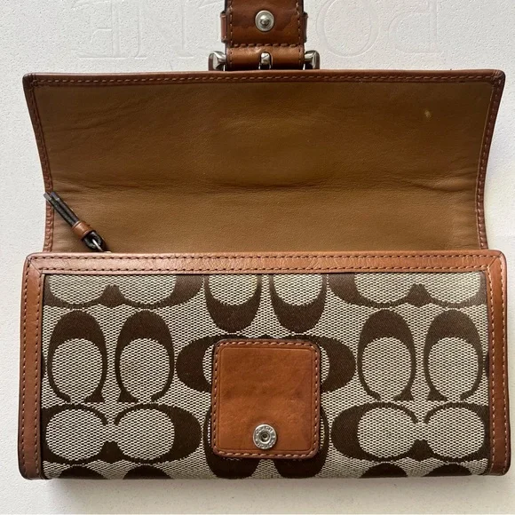 Y2K Coach Brown and Tan Signature Wallet - Picture 9 of 15